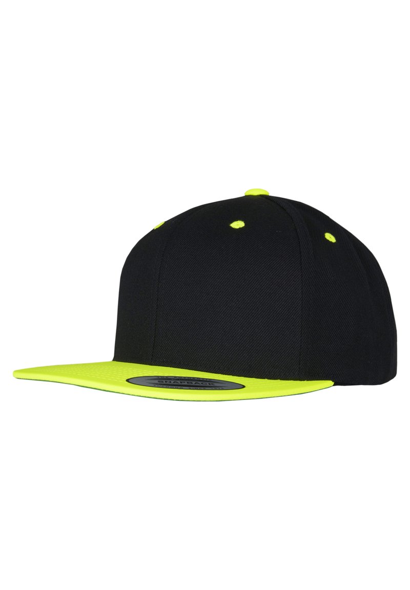 Schwarze Snapback-Cap mit einem neonfarbenen gelben Schirm und Akzenten, ausgestattet mit kontrastierenden Nähten und einem flachen Schirmdesign.