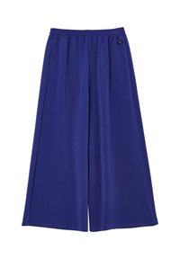 Pantaloni larghi blu con vita elastica, realizzati in tessuto morbido. Presentano tasche laterali e una vestibilità comoda senza decorazioni.