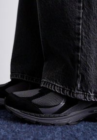 New Balance M2002 UNISEX - Sapatilhas - black