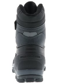 Schwarzer Winterstiefel mit strukturiertem Obermaterial, gepolstertem Schaft und Gummisohle. Auffällige Markierung auf der Rückseite und verstärkter Knöchelschutz.