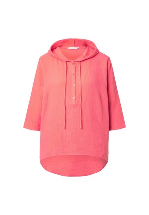 Pull-over rose à capuche avec un tissu texturé, des manches trois-quarts, un devant à boutons et un ourlet arrondi.