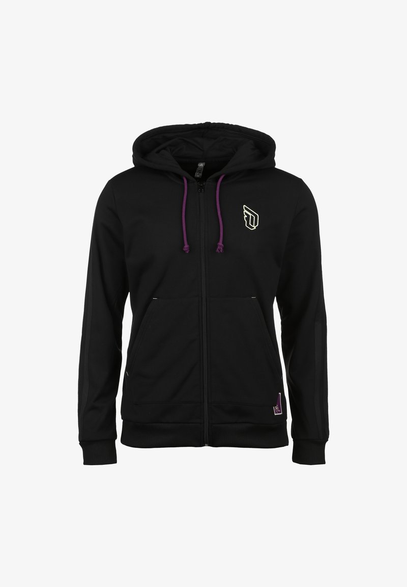 Sudadera con cremallera negra, capucha, cordones morados, bolsillos laterales y un pequeño logotipo en el pecho. Presenta una tela texturizada y puños acanalados.