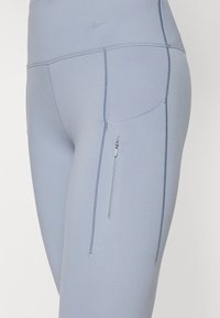 Nike Performance W NK DF GO MR 7/8 TGHT - Leggings - ashen slate