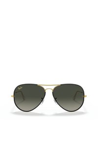 Occhiali da sole aviator con lenti verde scuro, dettagli in metallo dorato, montatura nera e naselli trasparenti. Presentano un design classico e slanciato.