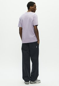 DOUBLE A BY W.W. ACE ARCH - T-shirts print - minimal gray