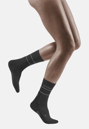 REFLECTIVE MID CUT SOCKS WOMEN - MADE IN GERMANY - Sports socks - schwarz