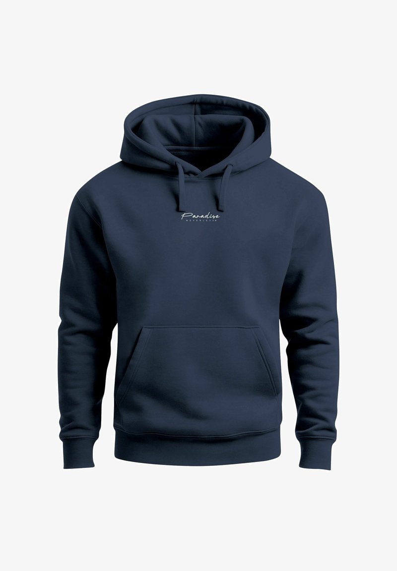 Marineblauer Hoodie aus weichem Stoff mit Kängurutasche und Kordelzugkapuze. Auf der Brust befindet sich ein kleines weißes gedrucktes Logo.