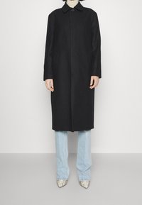 Filippa K Abrigo clásico - black