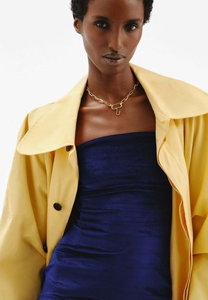 Aristocrazy, Adorno - gold-colored