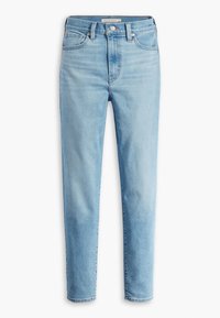 Jean en denim bleu clair avec taille haute, fermeture avant par bouton et zip, et design à cinq poches, présenté à plat sur fond blanc.