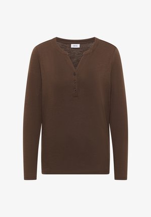 Brązowa bluzka z długim rękawem uszyta z miękkiego materiału, z dekoltem w kształcie litery V, z trzema guzikami i luźnym krojem. Gładka faktura, minimalistyczne detale.