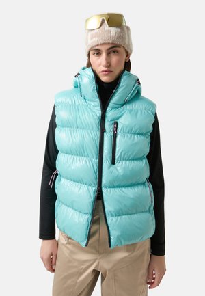 Hellblaues, gepolstertes Weste mit hohem Kragen, Reißverschluss vorne und seitlichen Taschen; verfügt über eine glänzende Oberfläche und eine verstellbare Kapuze.