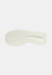 Suela de zapato de goma blanca con una textura ondulada y bordes redondeados. Presenta un logo en relieve y una superficie lisa y plana.