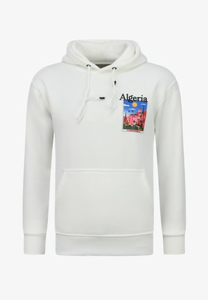 Witte hoodie met buidelzak aan de voorkant en kleurrijke Algerije-afbeelding met zon en gebouwen op de linkerborst.
