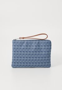 Pochette blu con motivo, realizzata in tessuto con chiusura a zip, dotata di un polsino marrone e intricate trame geometriche.