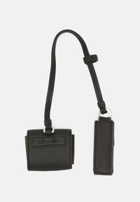 Calvin Klein MUST POUCH DANGLE - Etui na telefon komórkowy