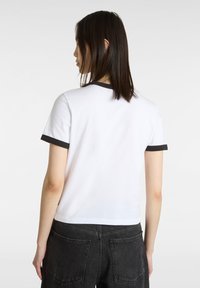 Vans APPLE BOOM RINGER - Triko s potiskem - white/black