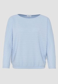 Jasnoniebieska bluzka z długim rękawem, okrągłym dekoltem i fakturowanym, prążkowanym wzorem. Miękki, luźny krój z delikatnym rozciągnięciem. Poziome linie na całej powierzchni.