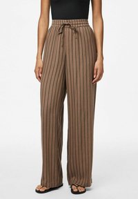 Pieces PCPIA HW WIDE  WVN NOOS - Tygbyxor - brown