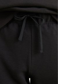 Thumbnail Image 8