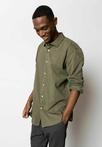 Clean Cut Copenhagen STRETCH  - Camisa elegante - army