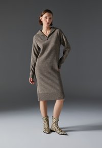 Zign Studio Kampsunkleit - taupe