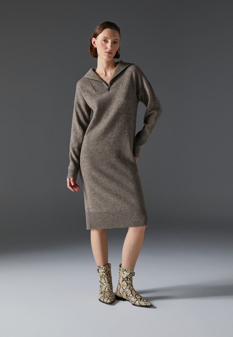 Zign Studio Kampsunkleit - taupe