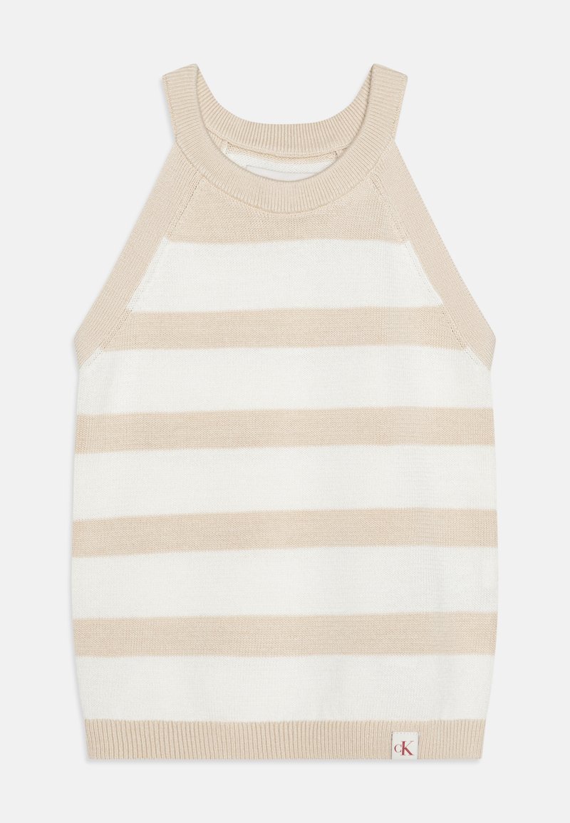 Stripet tank topp i krem og beige, med ribbet halslinning og armhull, myk strikket tekstur og en logomerking ved kanten.