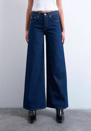 TSHORIZON CHNITT - Wide leg - dark blue denim