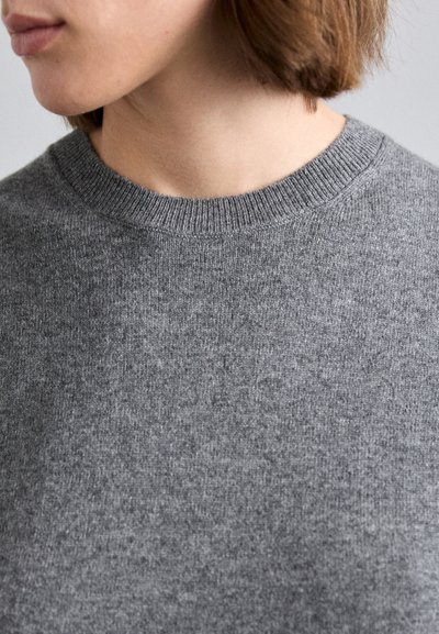 Theory Top - light charcoal