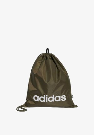 Sacca con coulisse adidas verde scuro con logo bianco e maniglia nera in alto su sfondo bianco.