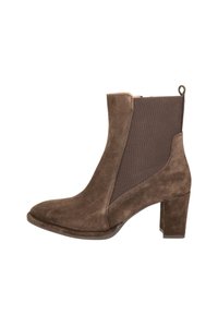 Bottes chevilles en daim marron avec un talon bloc, panneau latéral élastique et languette à l'arrière.