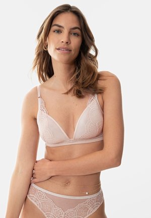 Nätti pitsinen bralette ja yhteensopivat alushousut pehmeässä vaaleanpunaisessa värissä, joissa on monimutkaisia kukkakuoseja. Hienot säädettävät olkaimet ja vankka reunus.