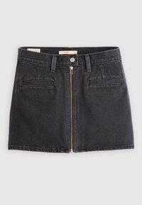 Mini-jupe en denim noir avec fermeture éclair à l'avant, bouton, passants de ceinture et deux poches fendues horizontales à l'avant.