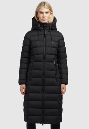 Svart pufferjacka med knäskärning, huva och justerbara dragsnören. Har vadderade sektioner, dragkedjsidofickor och en dragkedja framtill.
