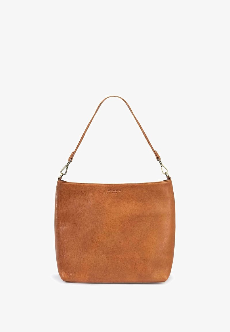 Brun läder axelväska med en slät textur, en platt form och ett justerbart band. Har subtil märkning på framsidan.