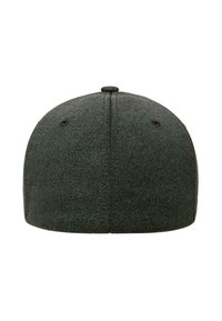 Căciulă ajustată de culoare gri închis, cu o textură netedă, coronă rotundă și fără elemente de fixare vizibile. Prezintă un mic buton superior și orificii pentru ventilație.