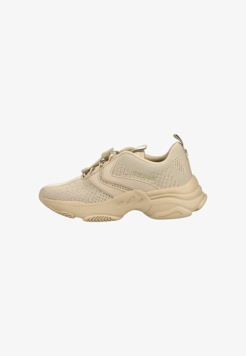 Basket beige en mesh et synthétique avec semelle épaisse, lacets à l’avant et languette au talon.