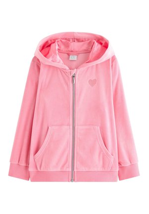 Pink hættetrøje med lynlås, forlommer og et lille hjerte-design på venstre bryst, lavet af blødt stof.