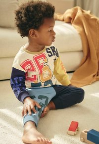 Next REGULAR FIT - Pižamos komplektas - multi bright varsity