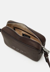 JOOP! Jeans LETTERA CLOE LETTERA CLOE SHOULDER - Borsa a tracolla - darkbrown