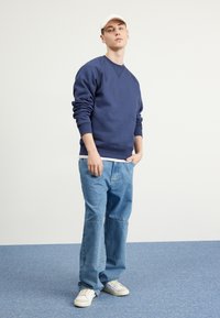 Carhartt WIP CHASE - Sportska majica - blue/gold
