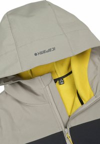 Veste légère avec une coque extérieure grise, doublure en polaire jaune et accents noirs. Dispose d'une fermeture éclair et d'une capuche avec un détail de logo.