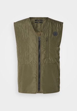 Olijfgroene gewatteerde vest met een rits aan de voorkant, een ronde hals en twee grote zakken. Heeft een klein embleem op de linkerkant van de borst.