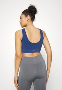 Yogasearcher HADU SEAMLESS BRA - Sutiã desportivo de suporte ligeiro - sargasso