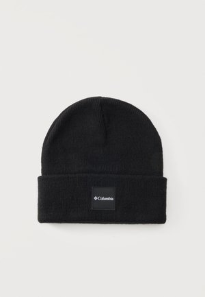 Gorro de punto negro con puño doblado que presenta un pequeño parche rectangular con el logo de Columbia centrado en la parte delantera.