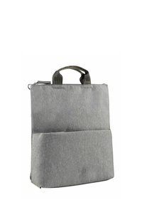 Borsa a spalla in tessuto grigio con forma strutturata, manico superiore, chiusura con zip e tasca frontale. Superficie texturizzata e dettaglio di branding sottile.