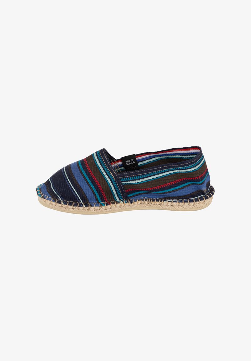 Chaussure textile à enfiler bleu marine avec des rayures multicolores, dotée d'une semelle tressée en jute et de détails de coutures contrastantes.