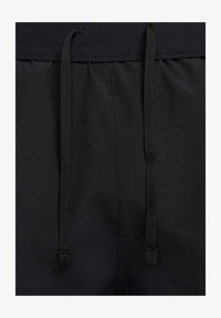 Geselecteerd, black black black