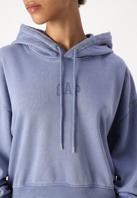GAP Petite ABBREV HOOD - Melegítőfelső - larkspur wash
